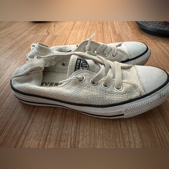 White slip on converse sneaks size 6 - Picture 2 of 6